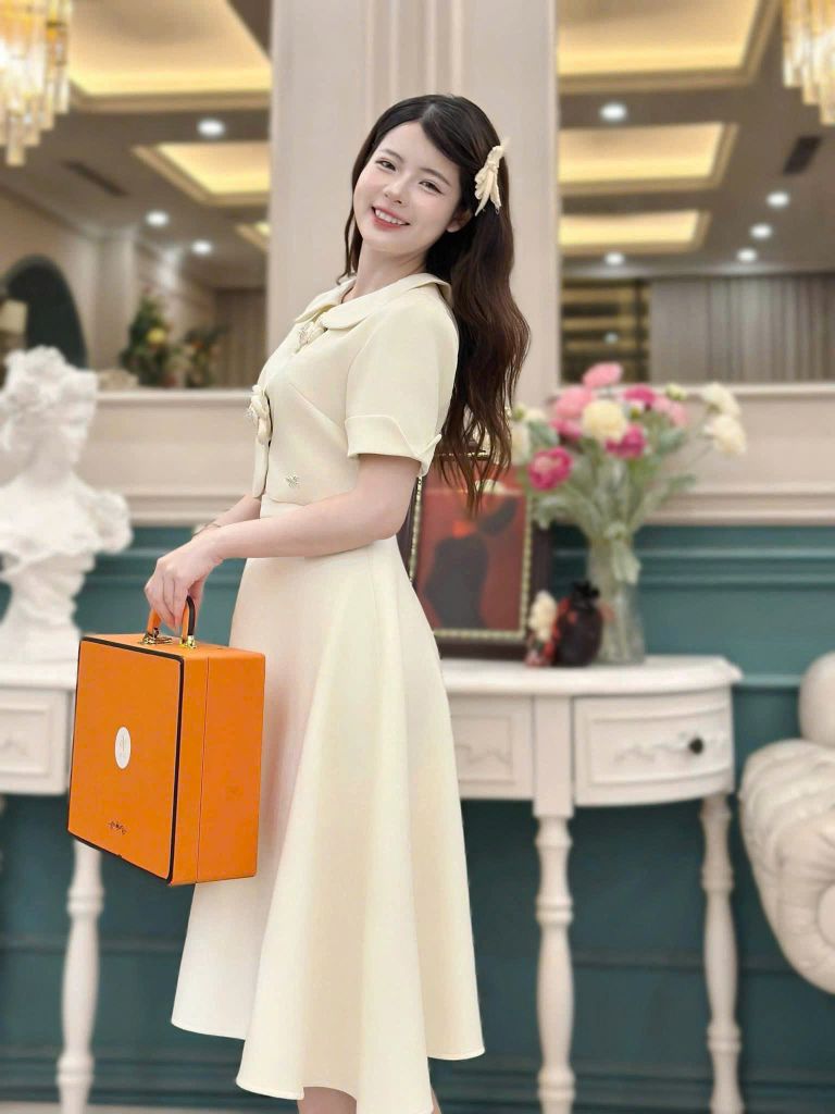 VGU1454 SET ÁO CỔ SEN KẾT HOA - CHÂN VÁY KEM