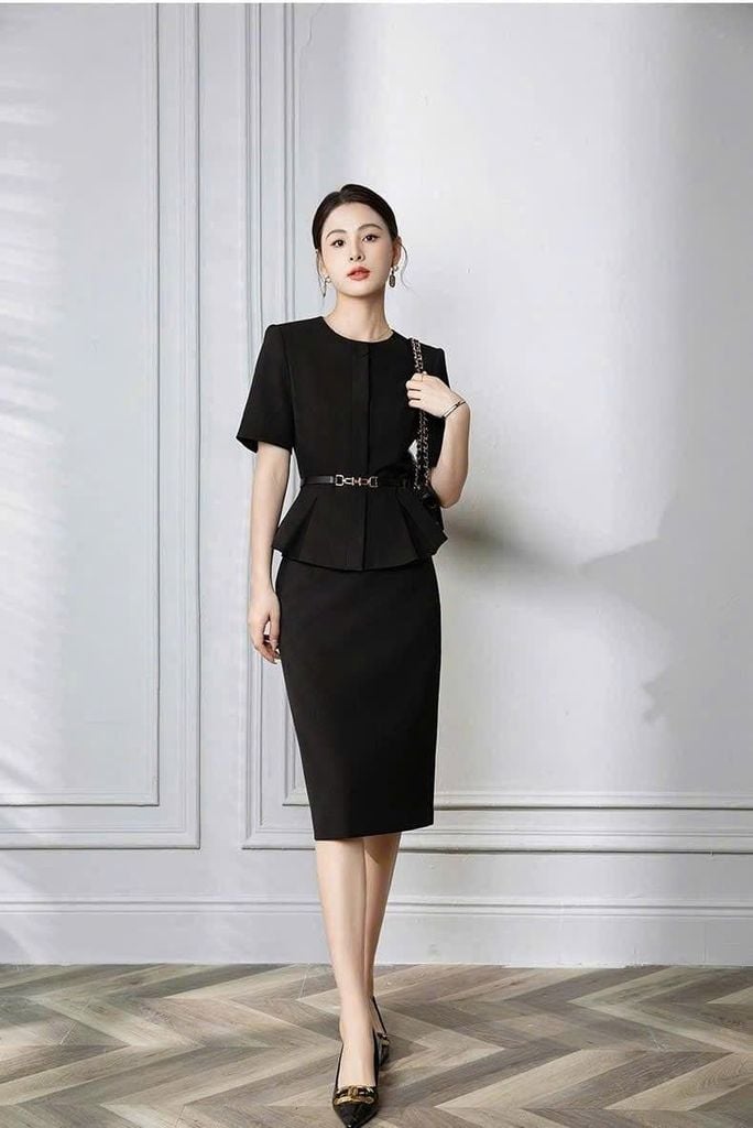 VGU1446 SET ÁO TÙNG PEPLUM - CHÂN VÁY A + NỊT (ĐEN)