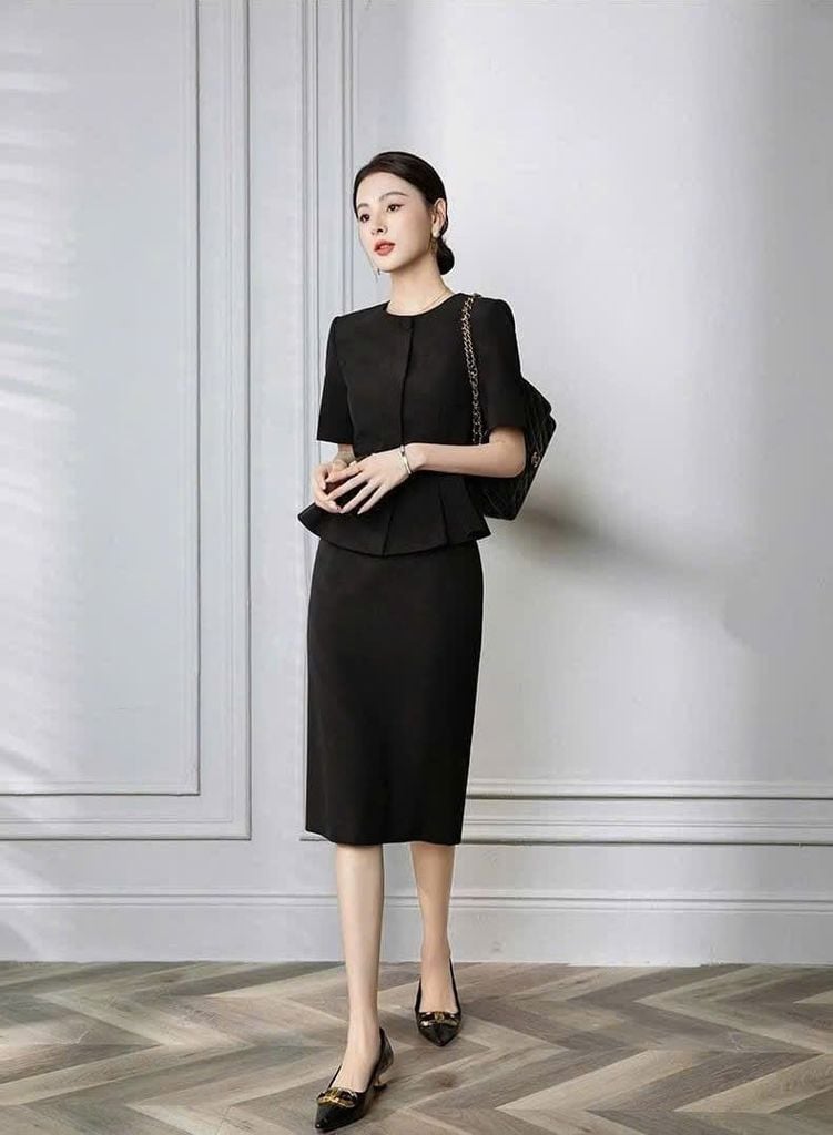 VGU1446 SET ÁO TÙNG PEPLUM - CHÂN VÁY A + NỊT (ĐEN)