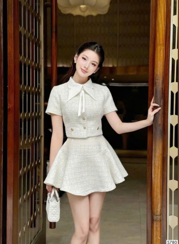 VGU1444 SET DẠ CỔ CÁNH BƯỚM - CHÂN VÁY NGẮN