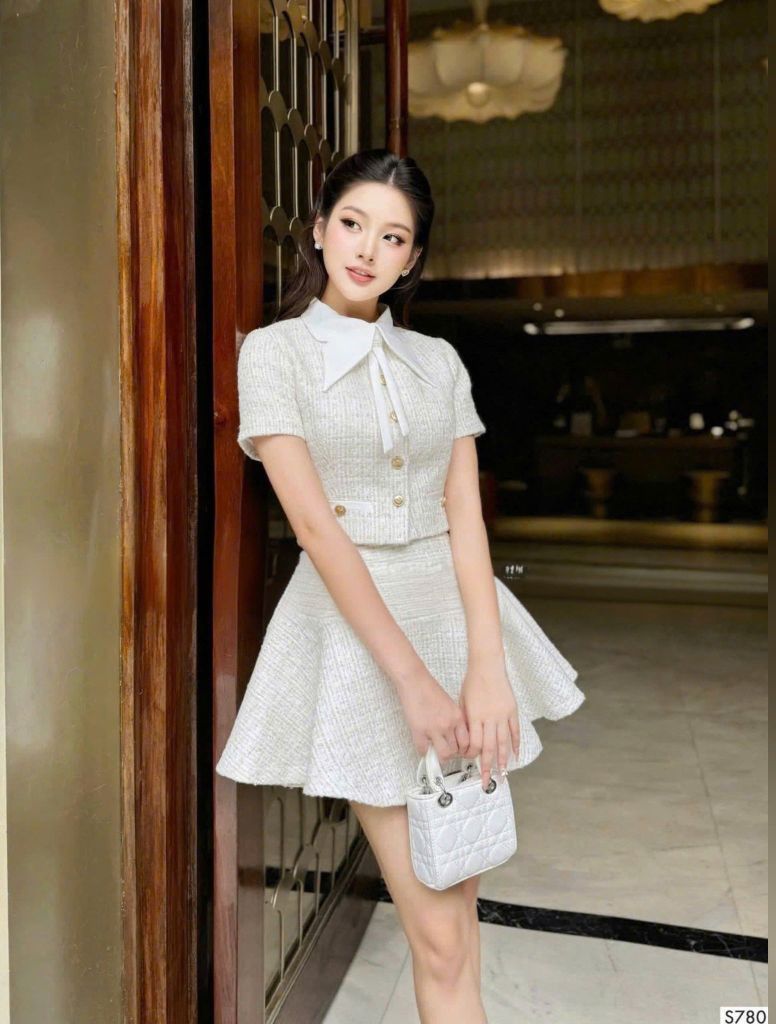VGU1444 SET DẠ CỔ CÁNH BƯỚM - CHÂN VÁY NGẮN