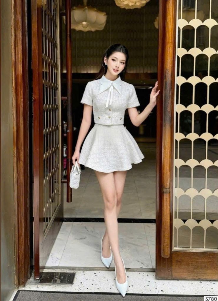 VGU1444 SET DẠ CỔ CÁNH BƯỚM - CHÂN VÁY NGẮN