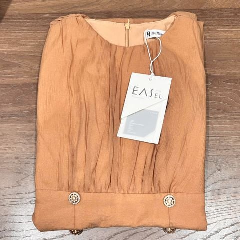 OAK0150 ĐẦM DÀI TK ÔM EO ĐÍNH NÚT (NÂU)