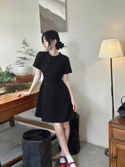 VGU1557 ĐẦM ĐEN CỔ ĐÍNH NÚT