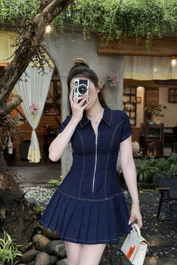 TB9369 ĐẦM JEAN PHỐI KHÓA TRƯỚC, XẾP LY