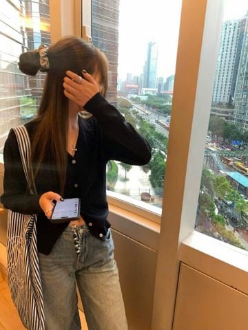 LEN4482 - ÁO KHOÁC LEN NGỰA THỪNG CỔ V - XANH ĐEN