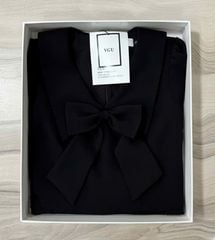 VGU1827 ĐẦM CỔ V ĐÍNH NƠ NGỰC