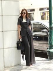 SKY9633 SET VEST CỔ SẺ V ĐÍNH NÚT (XÁM )