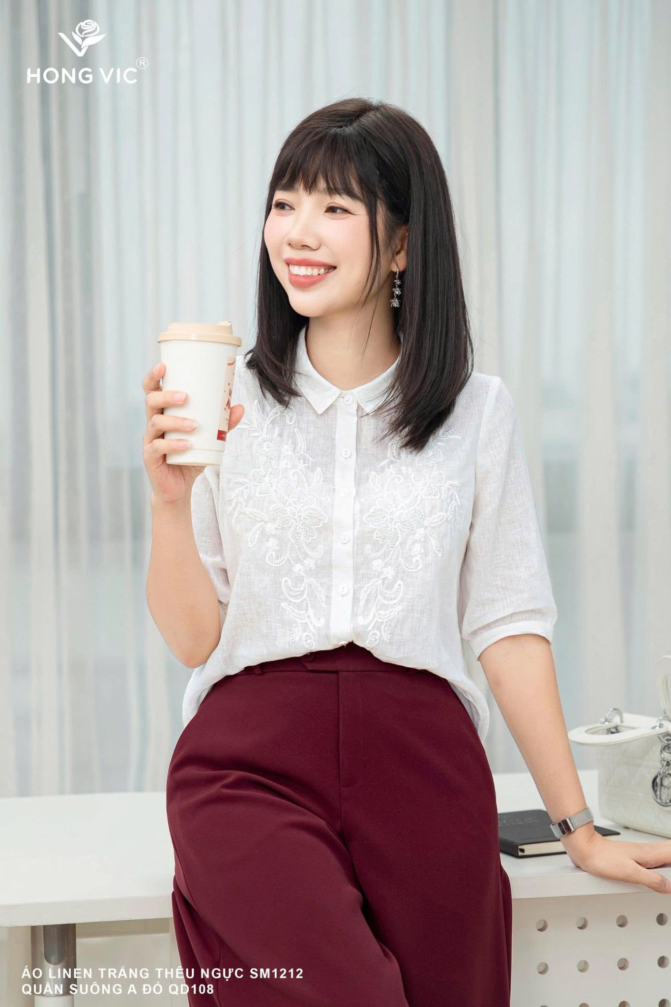 Áo linen trắng thêu ngực SM1212