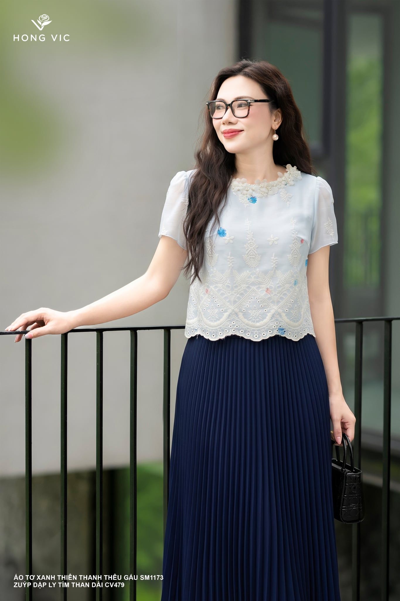 Áo tơ xanh thiên thanh thêu gấu SM1173