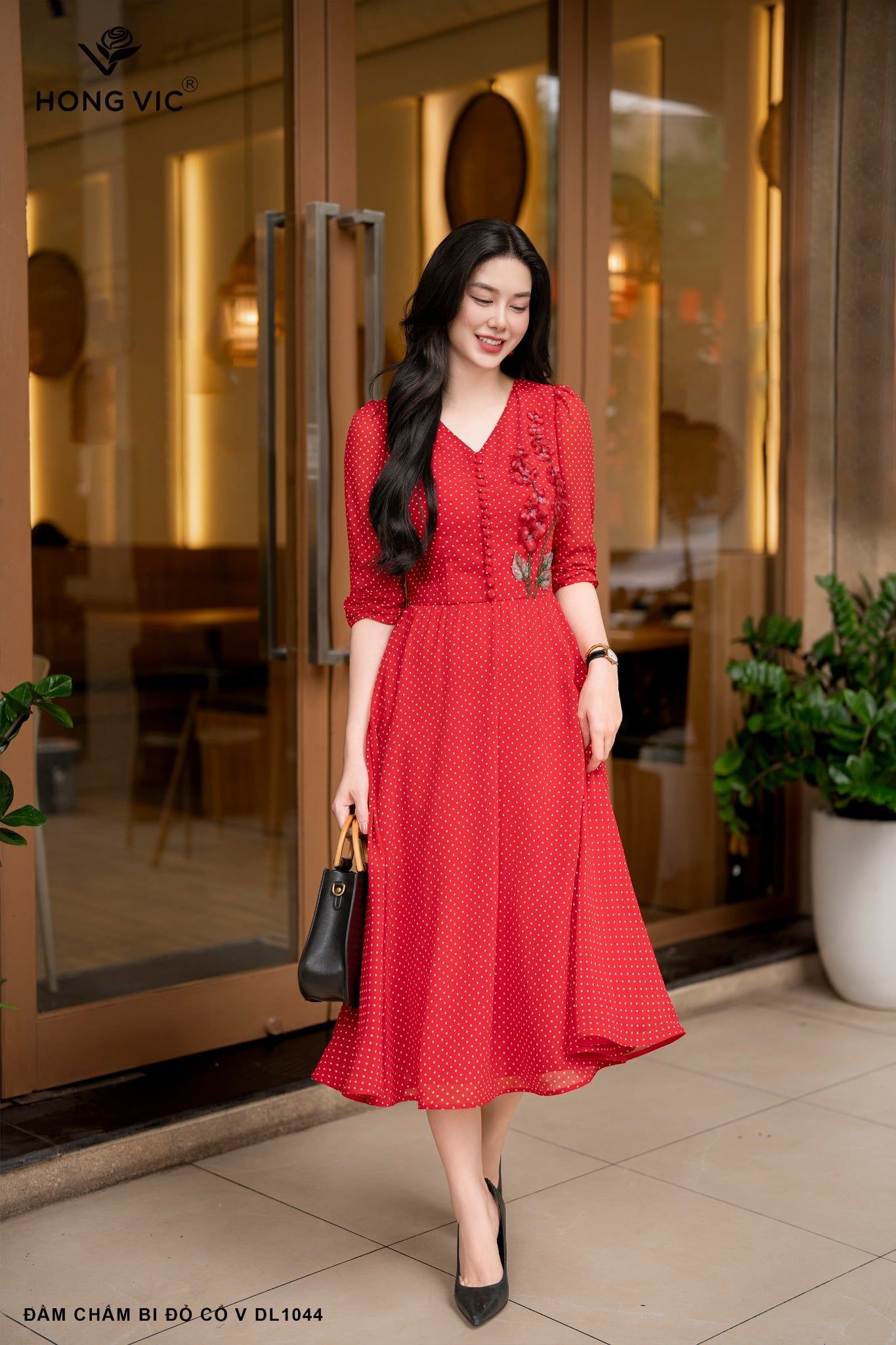 Đầm chấm bi đỏ cổ V DL1044