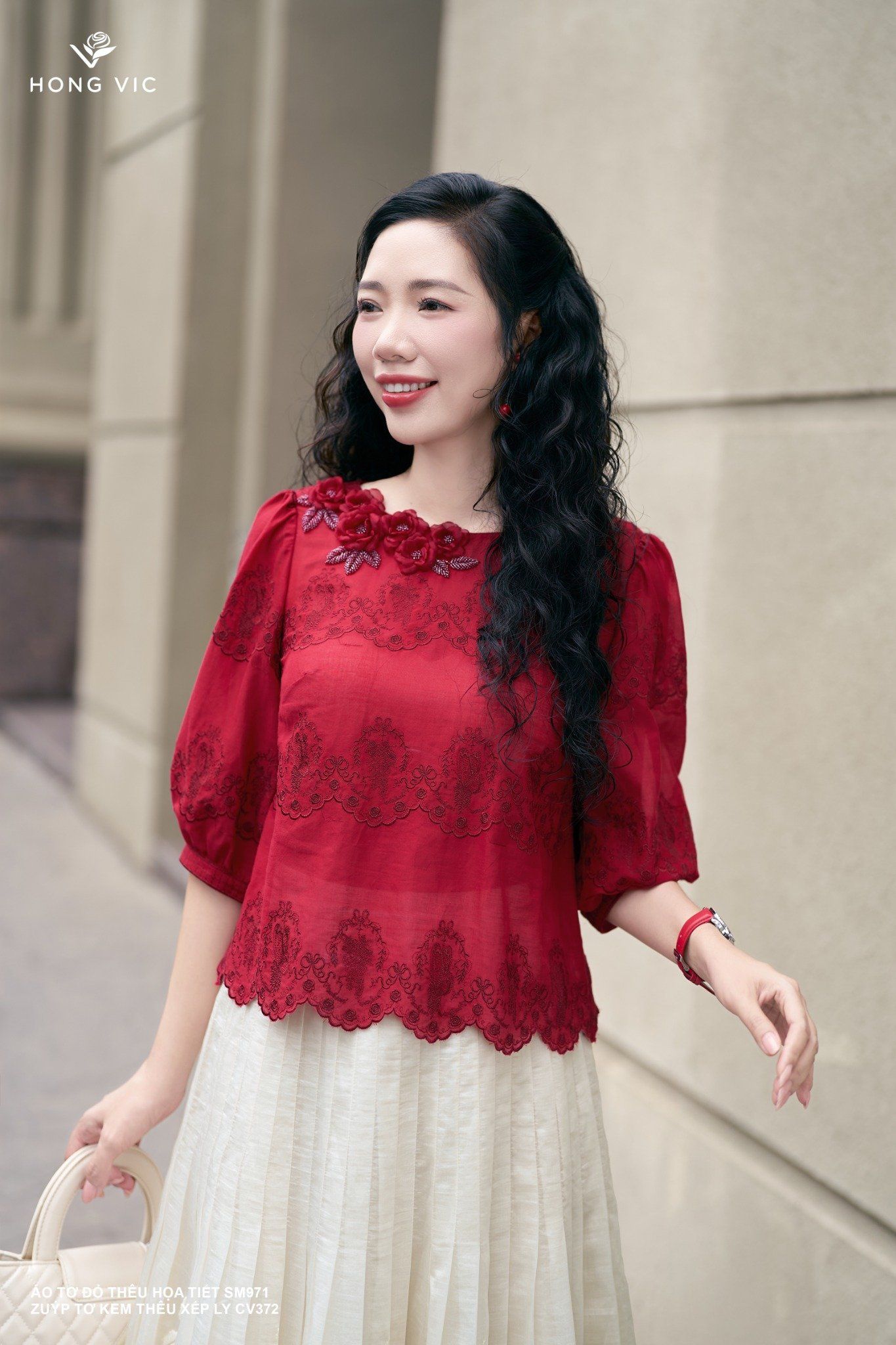 Áo tơ đỏ thêu họa tiết SM971