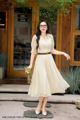 Đầm voan be thêu cổ bèo DL1029