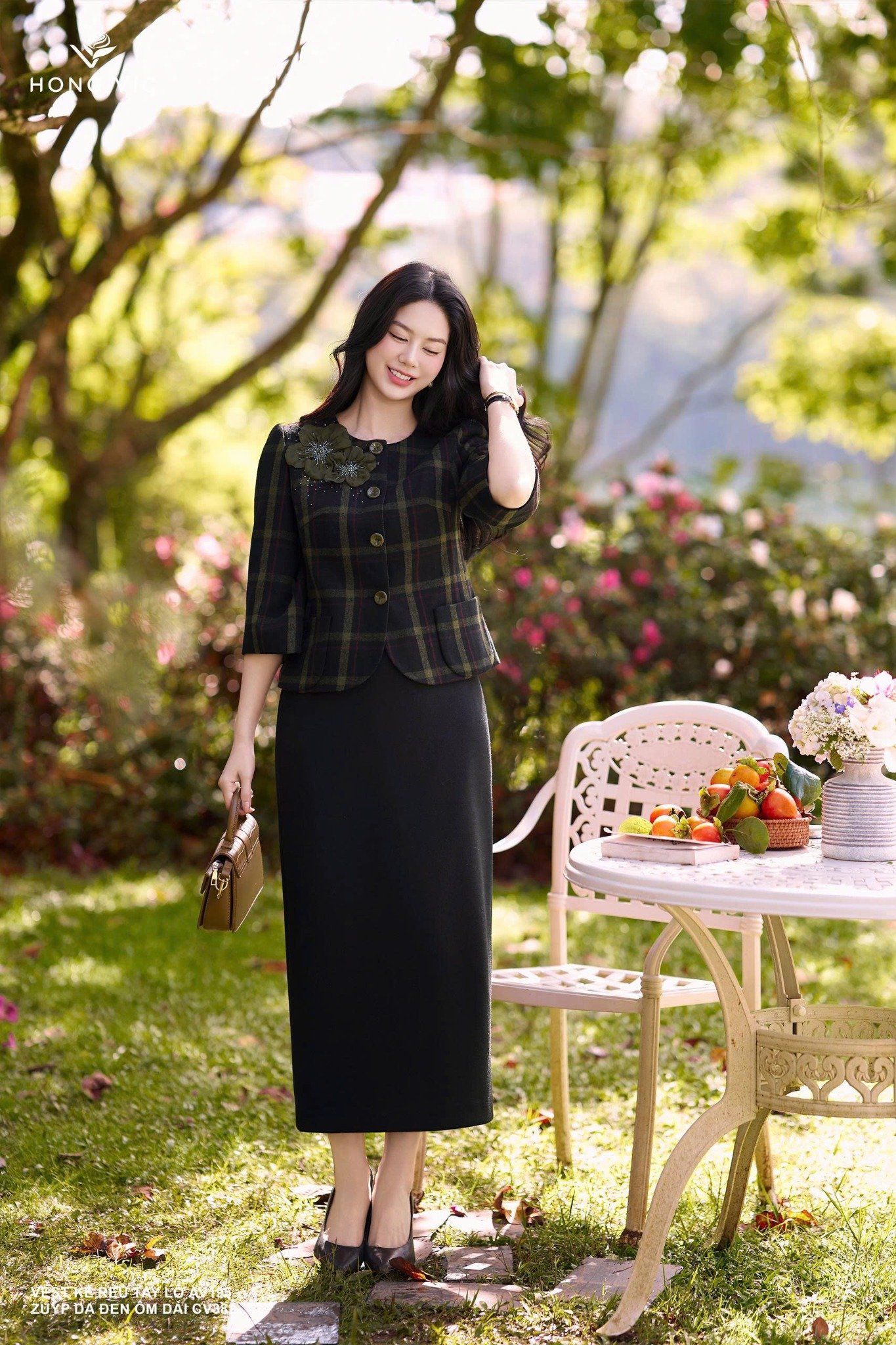 Zuýp dạ đen ôm dài CV382