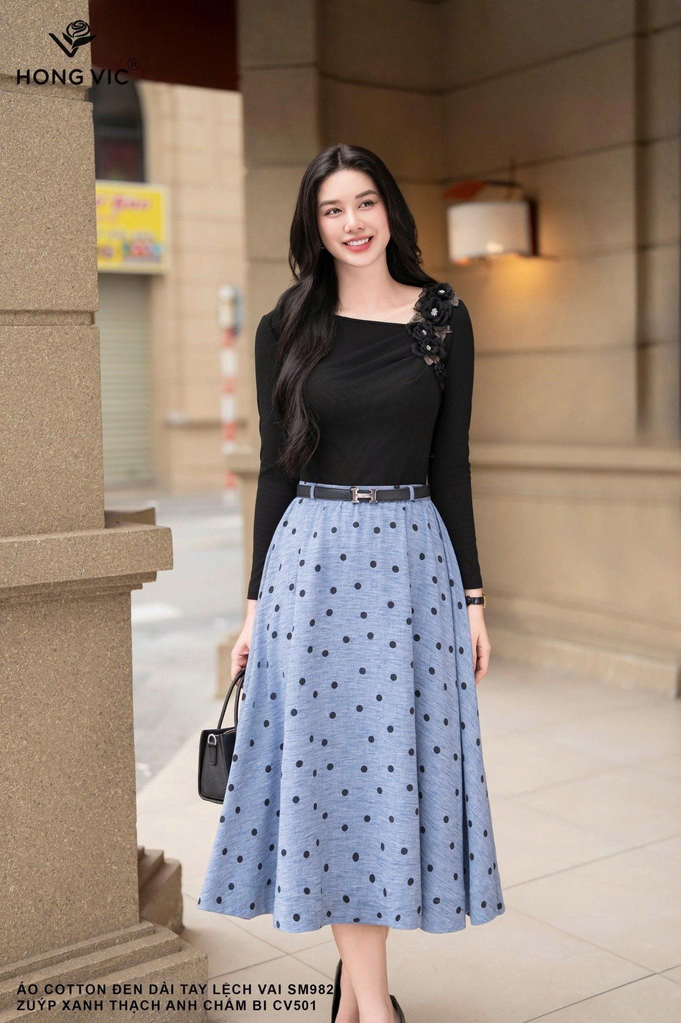 Áo cotton đen dài tay lệch vai SM982