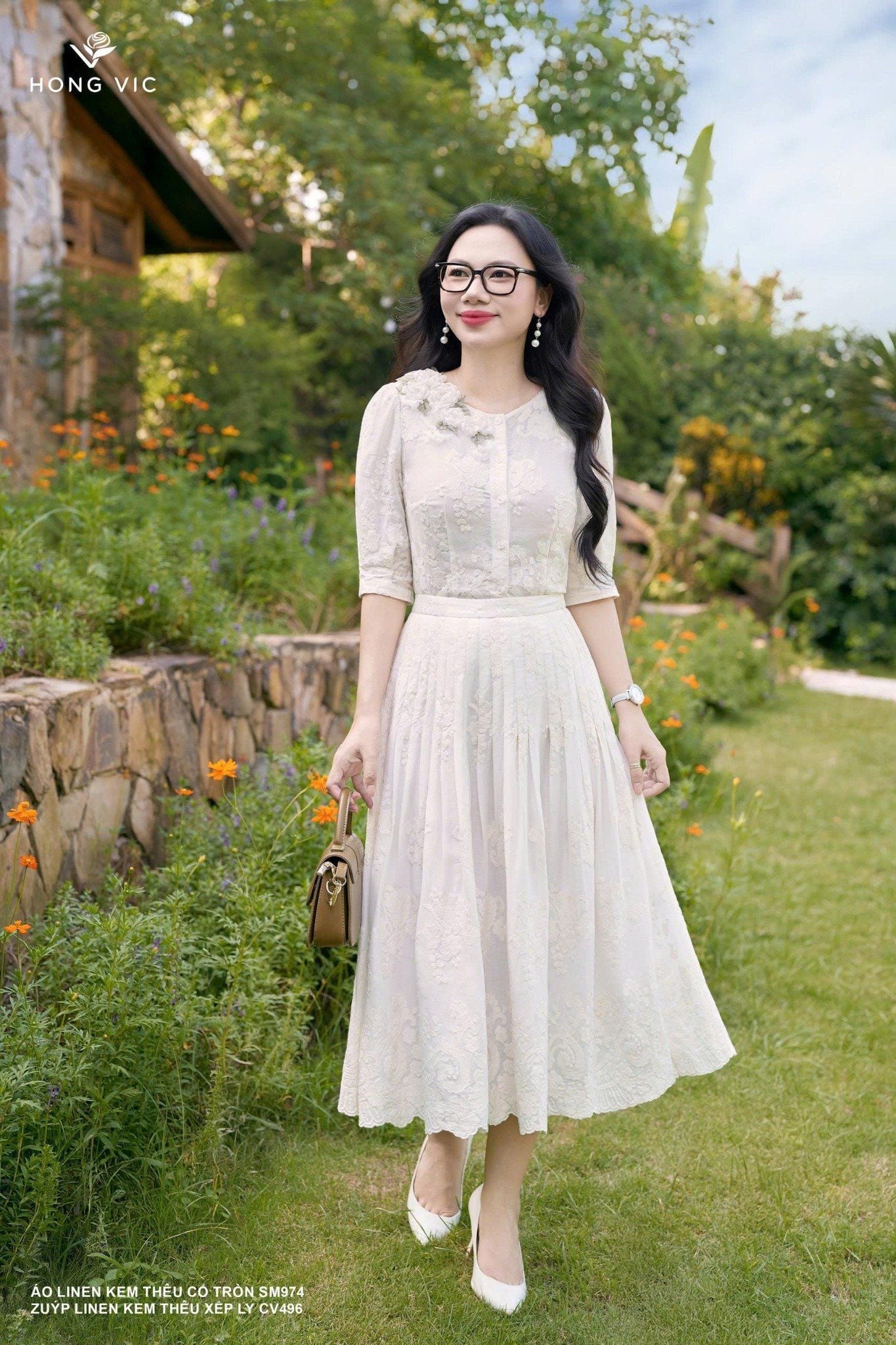 Áo linen kem thêu cổ tròn SM974