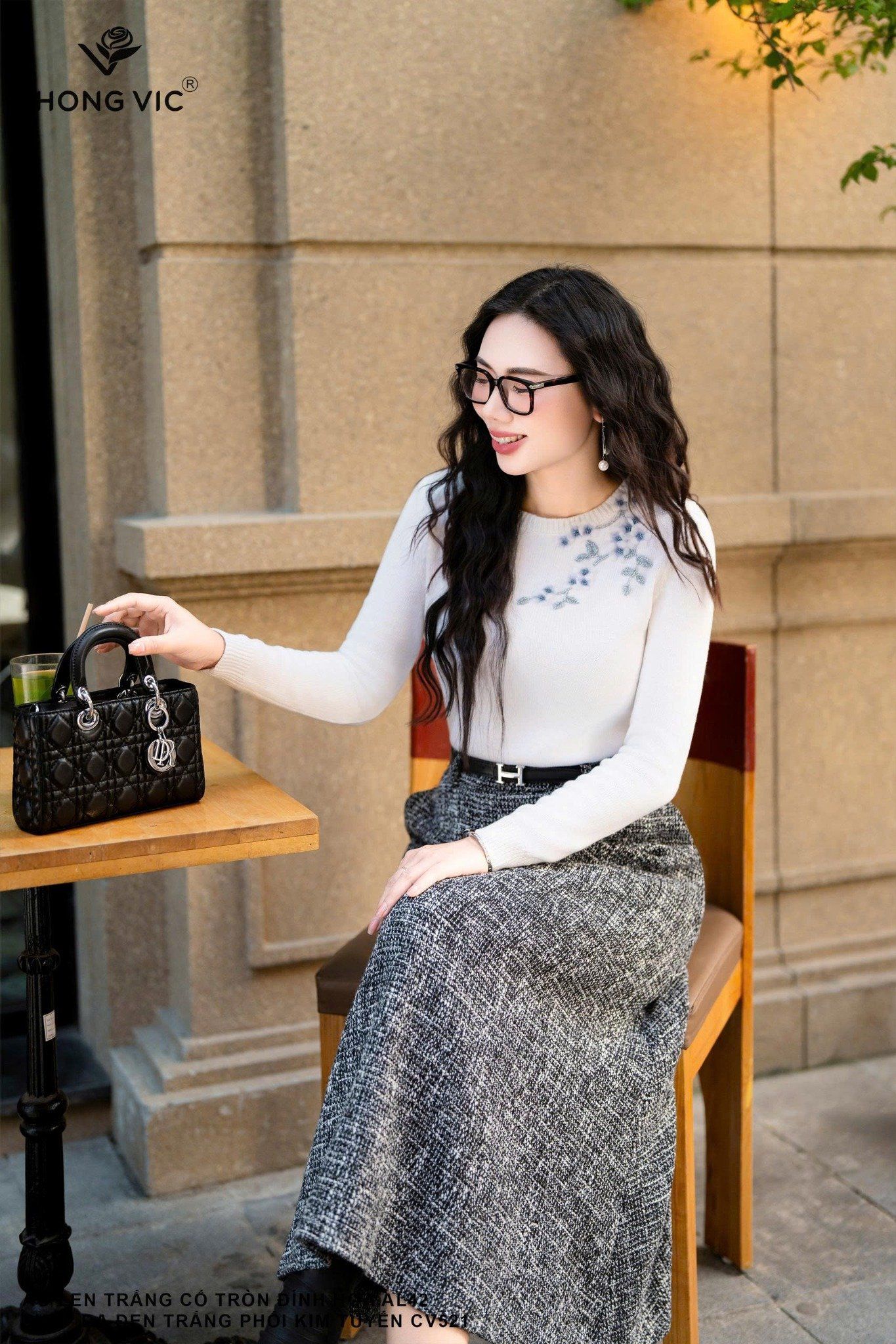 Zuýp dạ đen trắng phối kim tuyến CV521