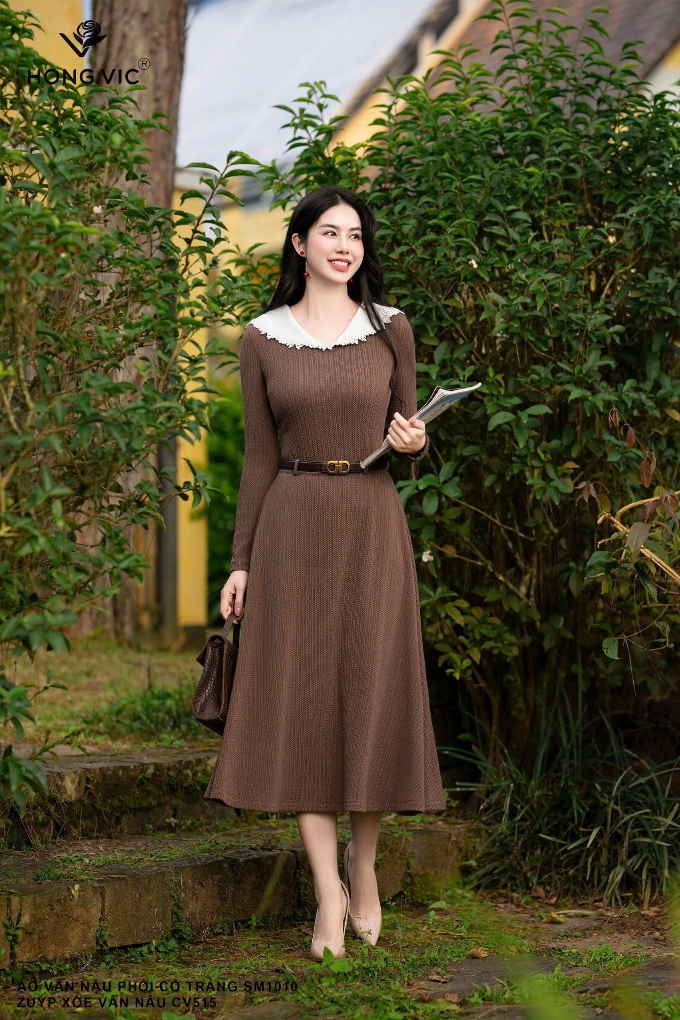 Áo vân nâu phối cổ trắng SM1010