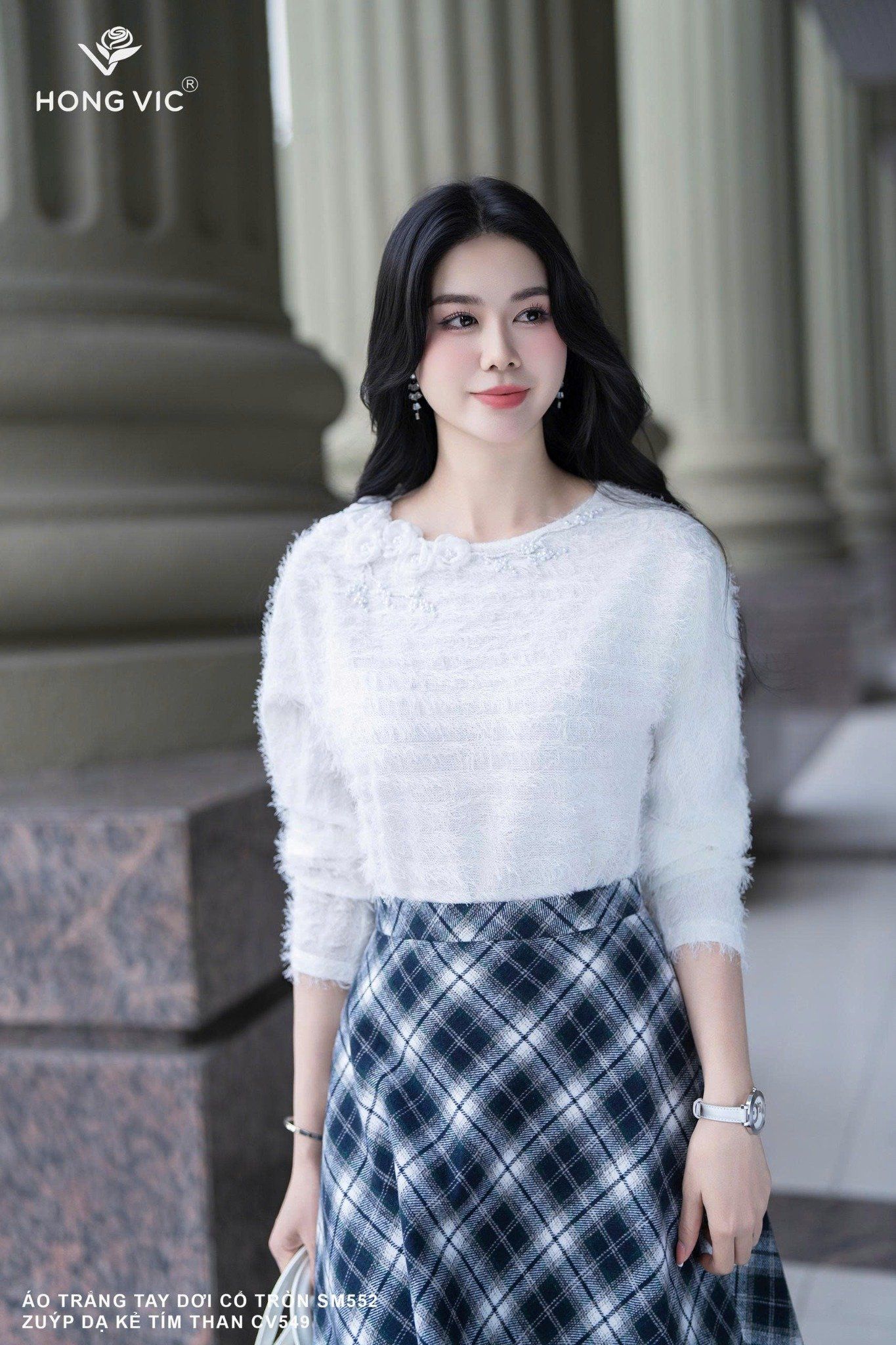 Áo trắng tay dơi cổ tròn SM552