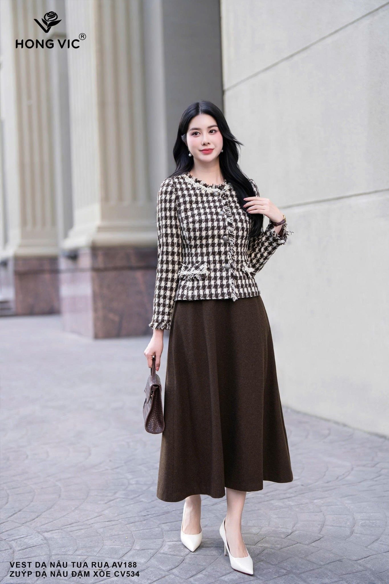 Vest dạ nâu tua rua AV188