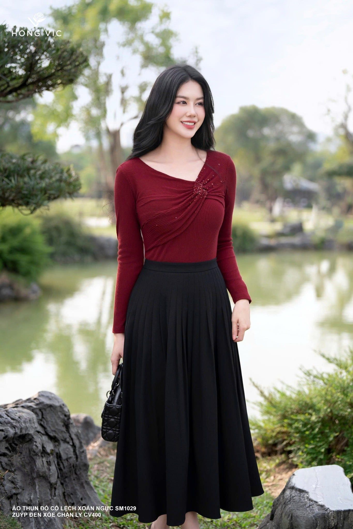 Áo thun đỏ cổ lệch xoắn ngực SM1029