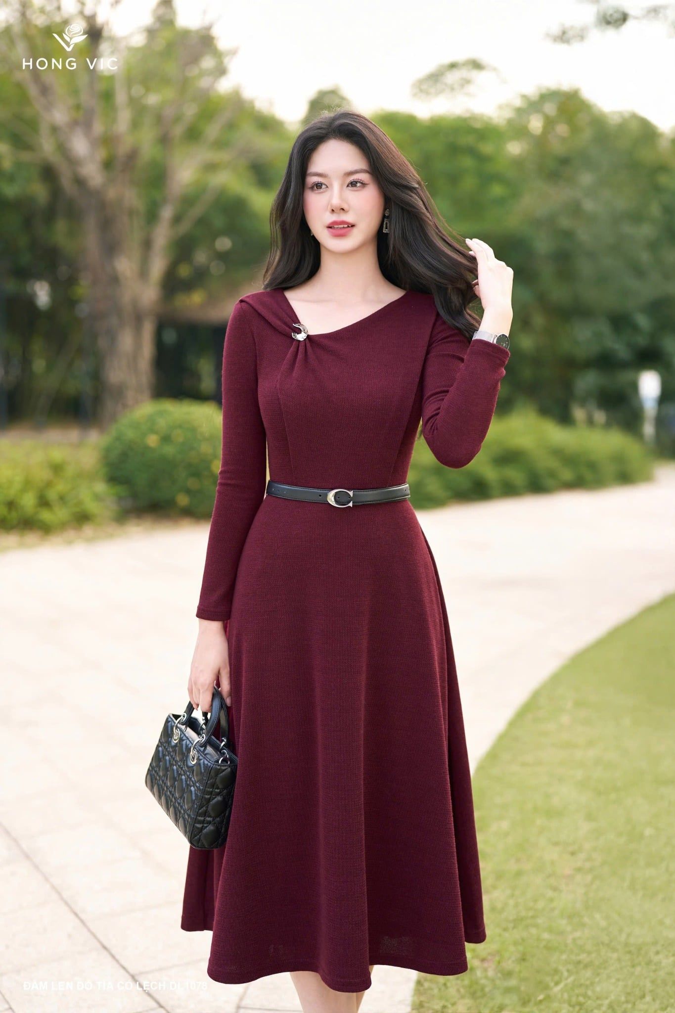 Đầm len đỏ tía cổ lệch DL1078