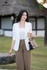 Blazer trắng đính hoa AV169