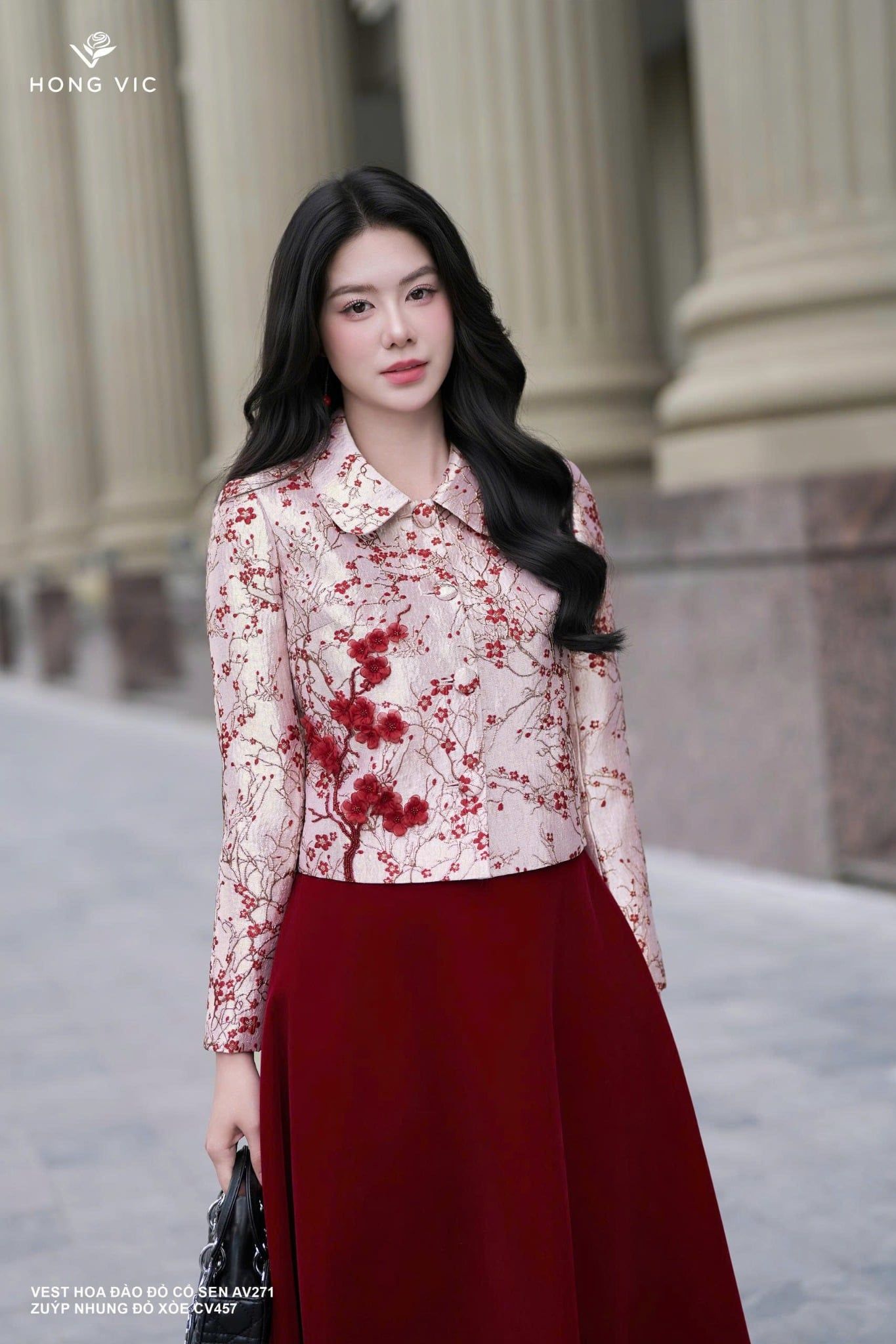 Vest hoa đào đỏ cổ sen AV271