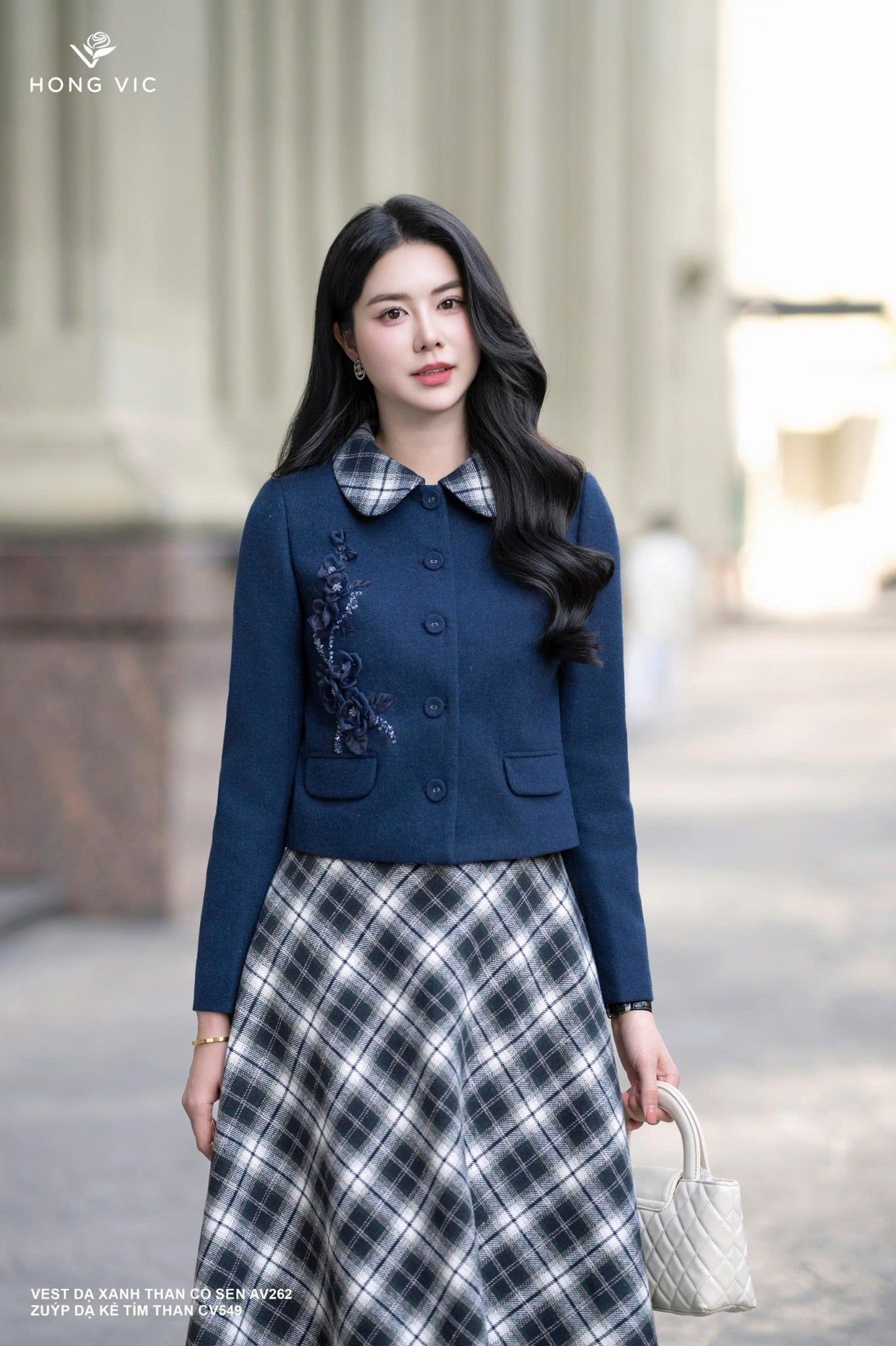 Vest dạ xanh than cổ sen AV262