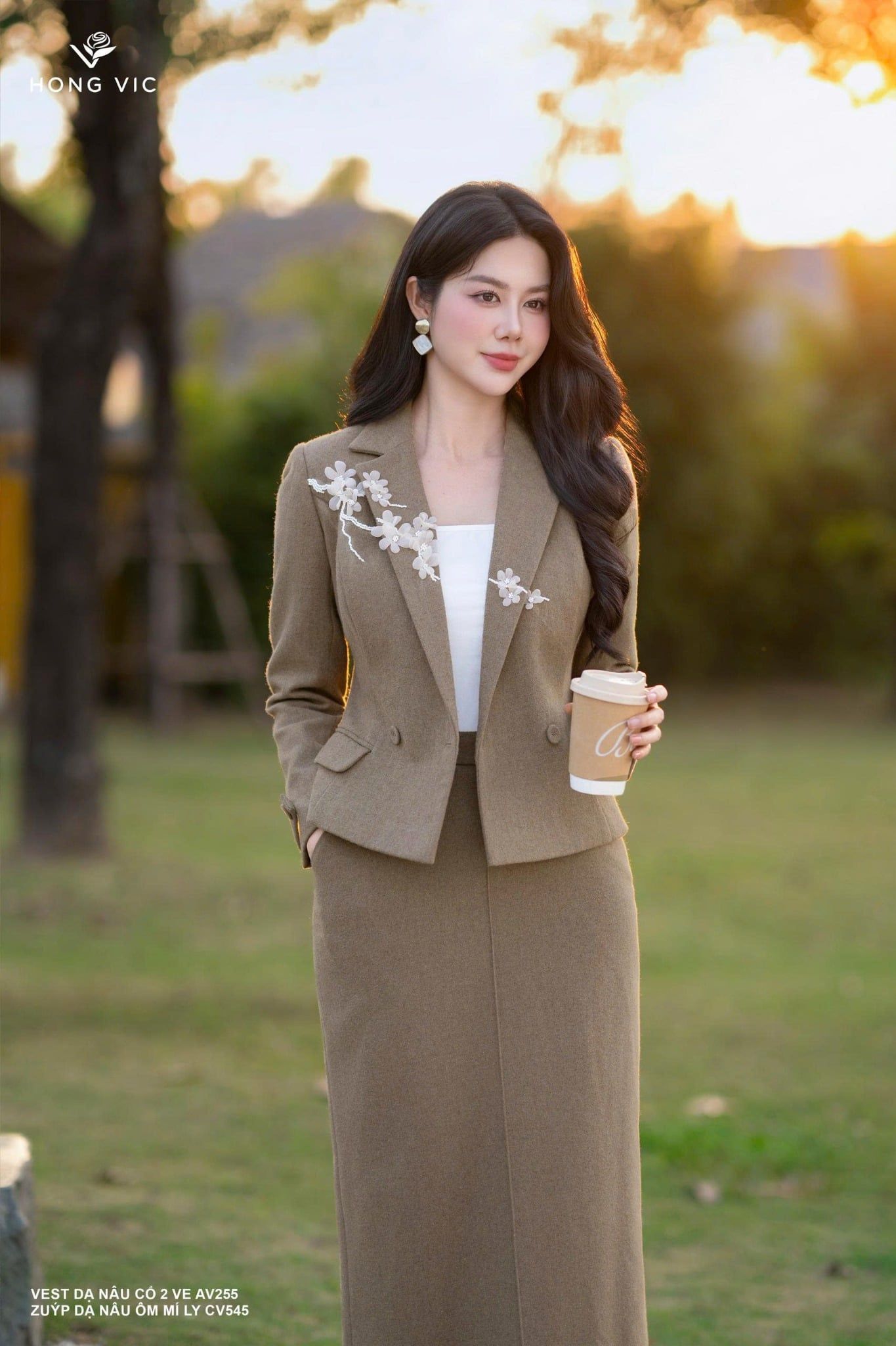 Vest dạ nâu cổ 2 ve AV255