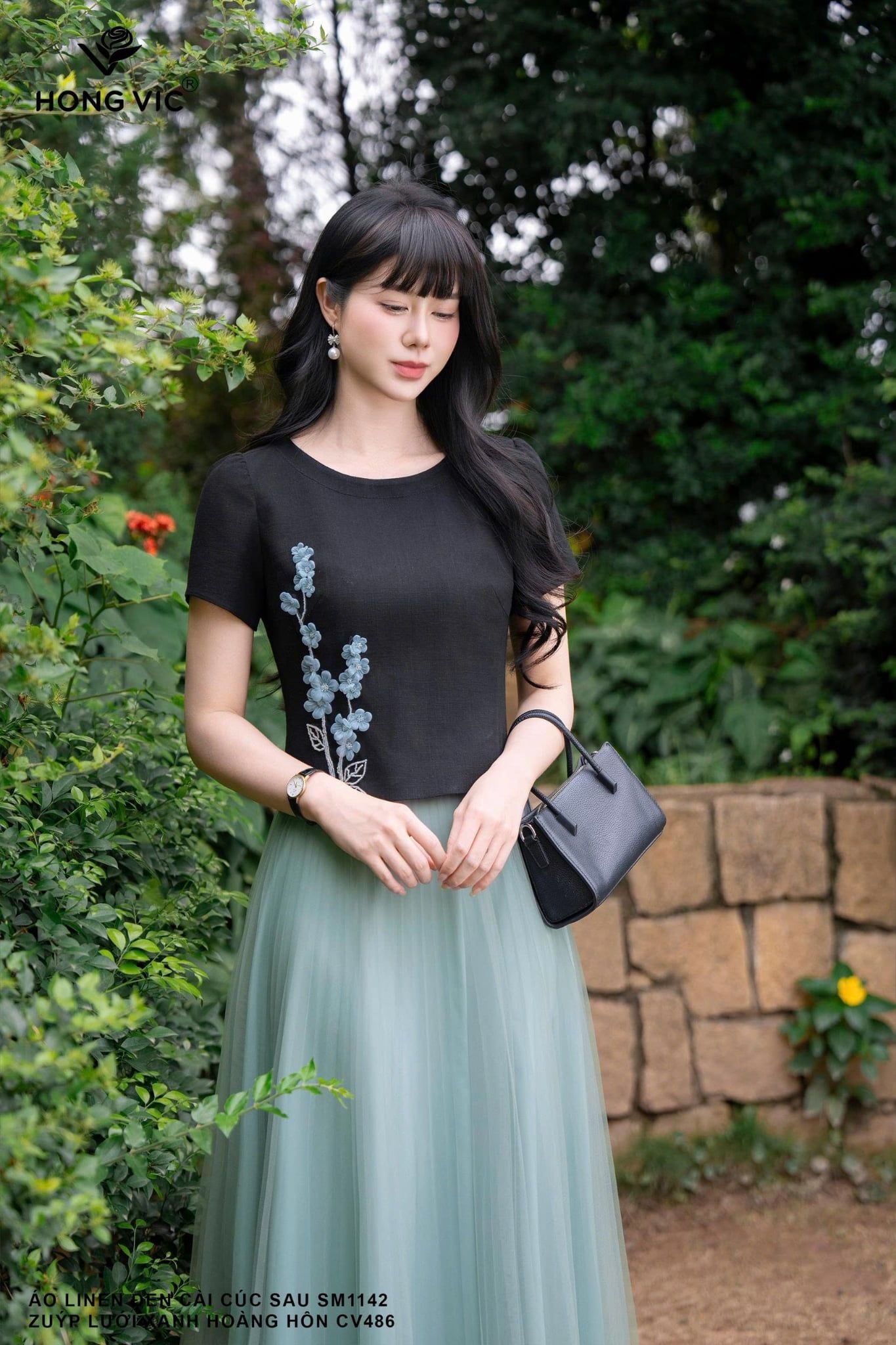 Áo linen đen cài cúc sau SM1142