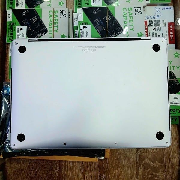 Laptop MacBook Pro A1989 Cũ giá rẻ đẹp 98%