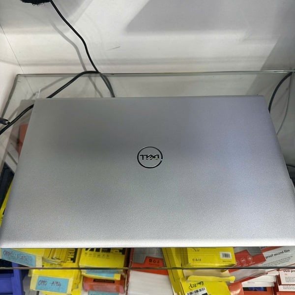 Laptop Dell Inspiron 3520 Cũ giá rẻ đẹp 98%