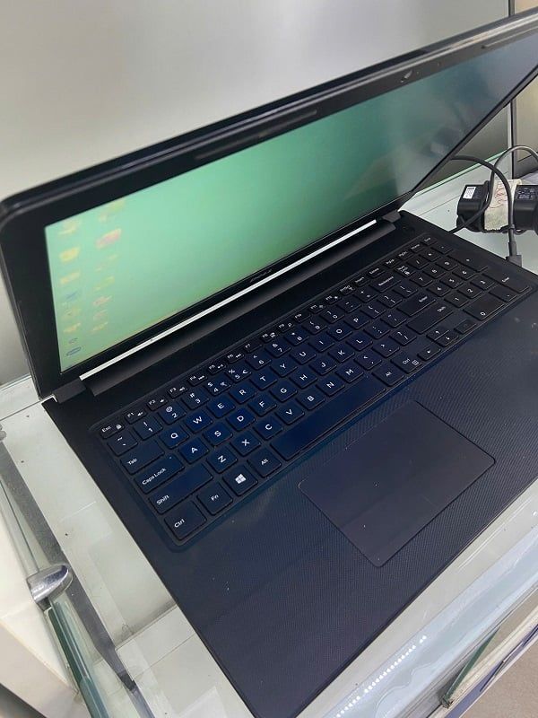 Laptop Dell Inspiron 15 3576 Cũ giá rẻ đẹp 98%