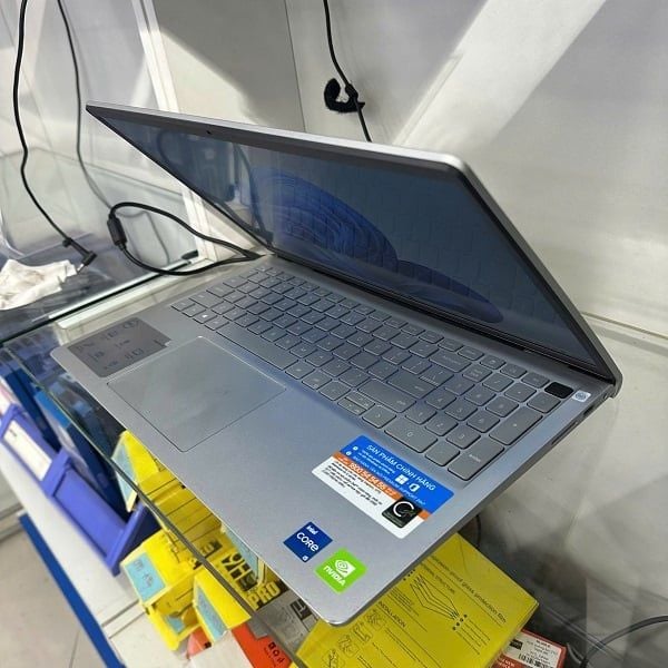 Laptop Dell Inspiron 3520 Cũ giá rẻ đẹp 98%