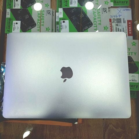 Laptop MacBook Pro A1989 Cũ giá rẻ đẹp 98%
