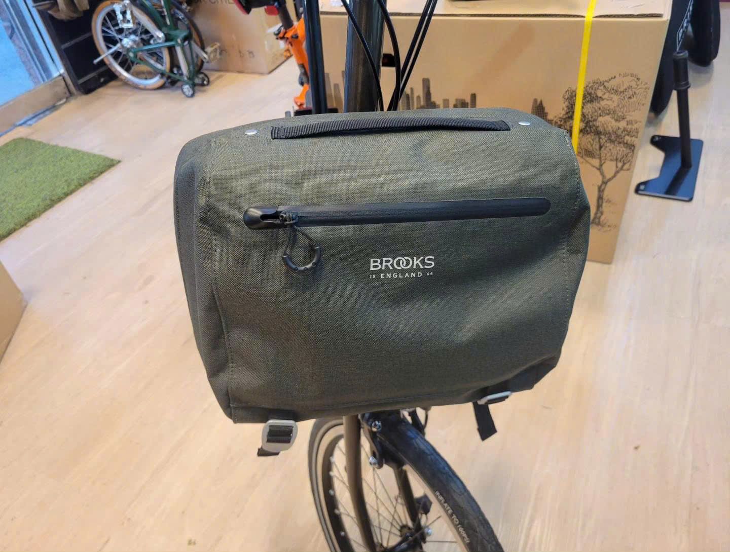  Túi Brooks England Scape Small Front Bag – Olive Green 