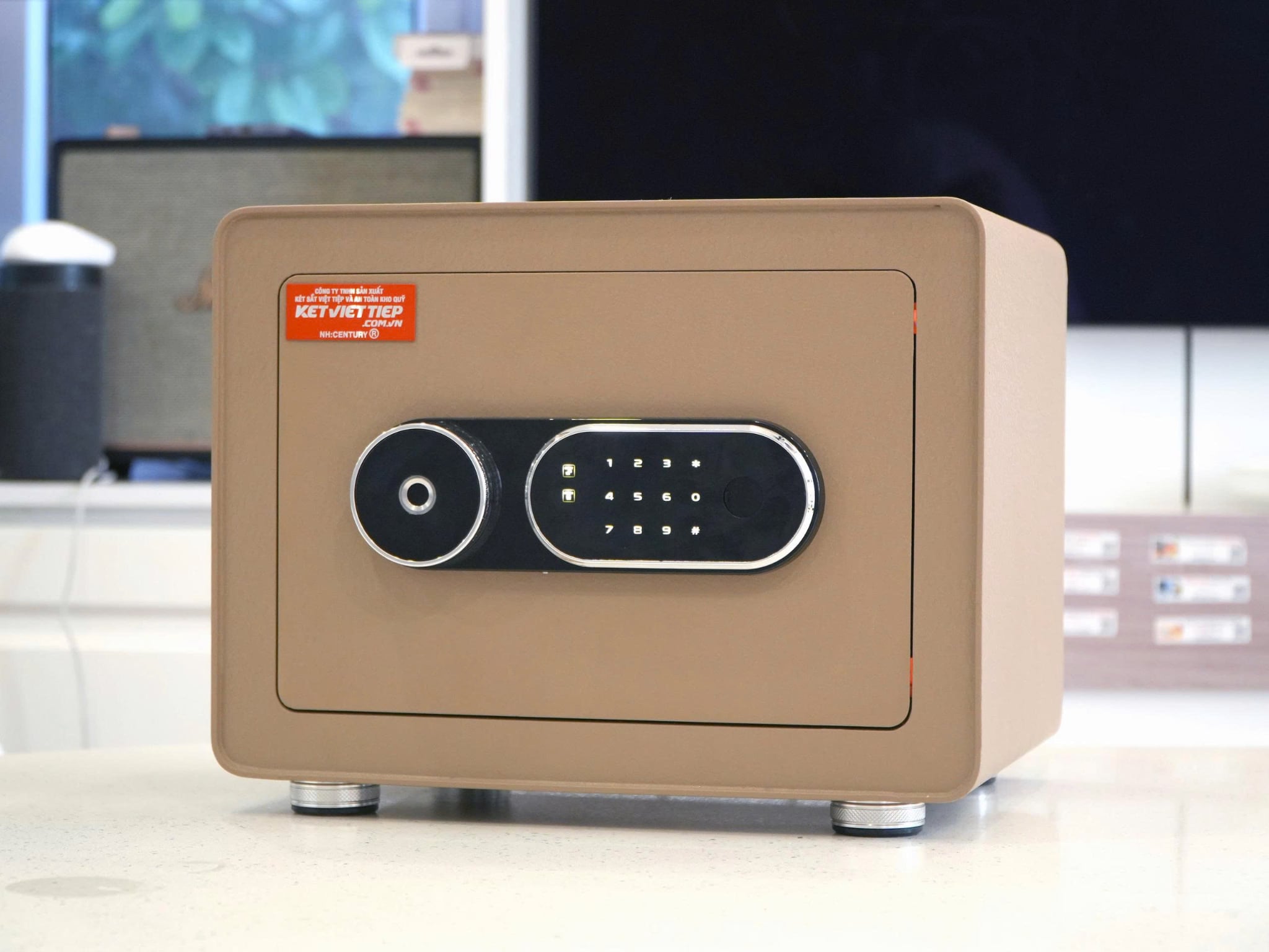 Két Sắt Mini Việt Tiệp Premium SC22VTĐT – Thép Nguyên Tấm 6 Mặt, Khóa Vân Tay Điện Tử, Cảnh Báo Điện Thoại
