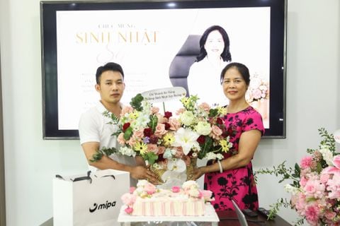 Phúc Long rộn ràng mừng sinh nhật tháng 8 – Chúc mừng Sếp Hường và các CBNV