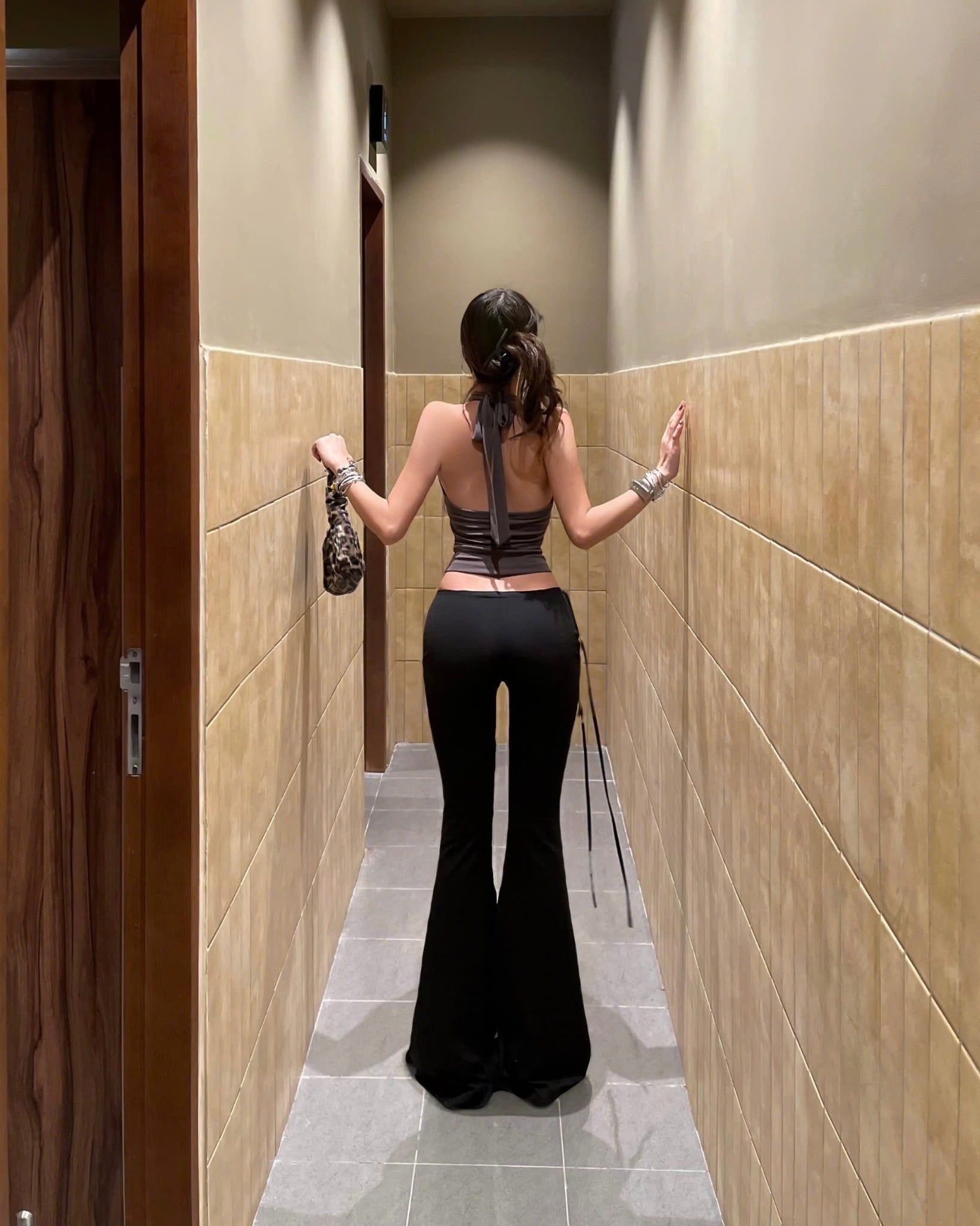  Áo cổ yếm khoét ngực đinh tán sexy ZIFAN- KILLSYSTEM 