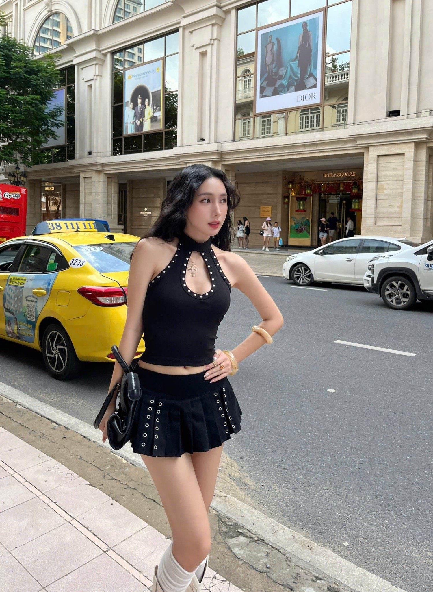  Áo cổ yếm khoét ngực đinh tán sexy ZIFAN- KILLSYSTEM 