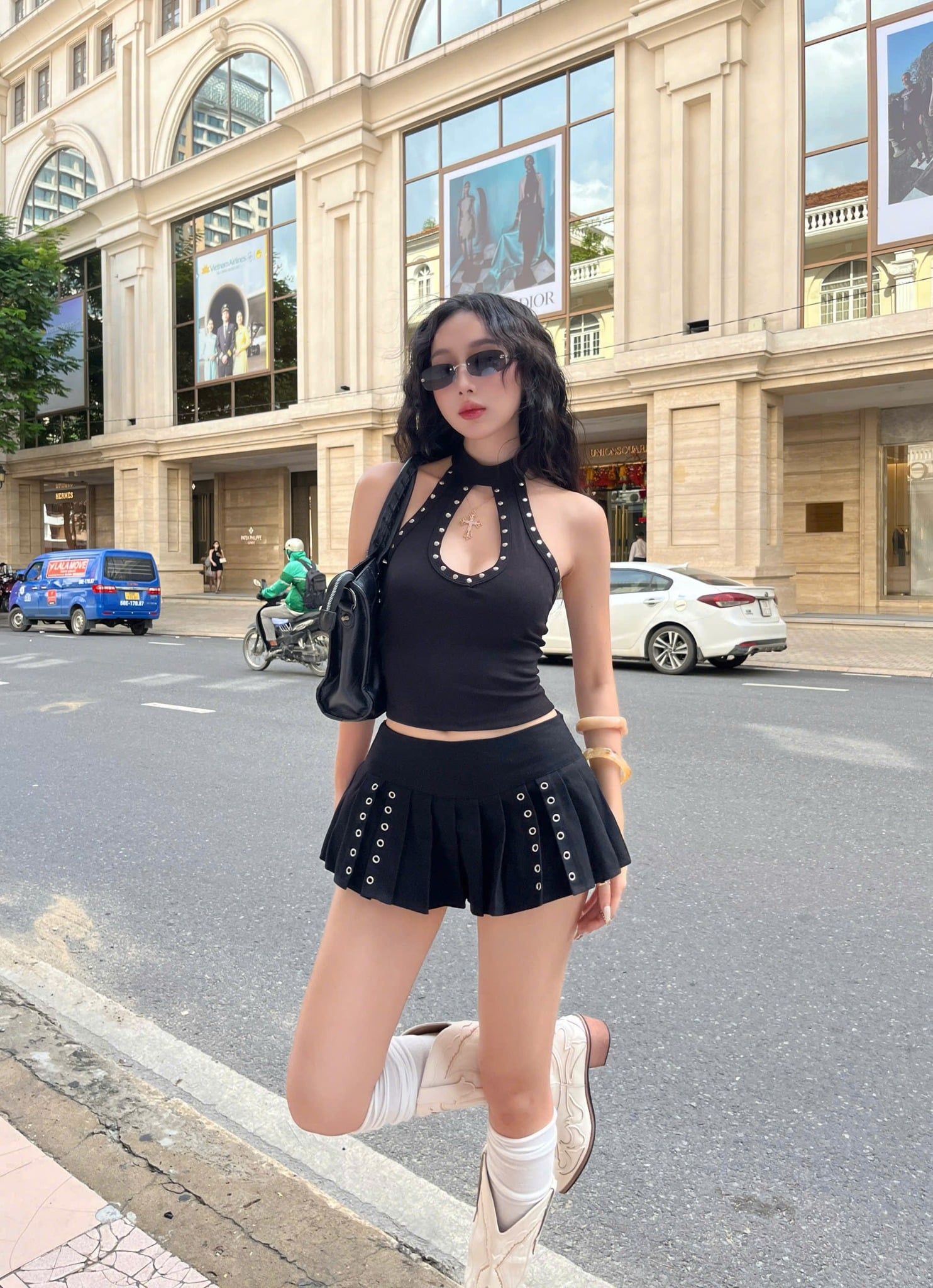  Áo cổ yếm khoét ngực đinh tán sexy ZIFAN- KILLSYSTEM 