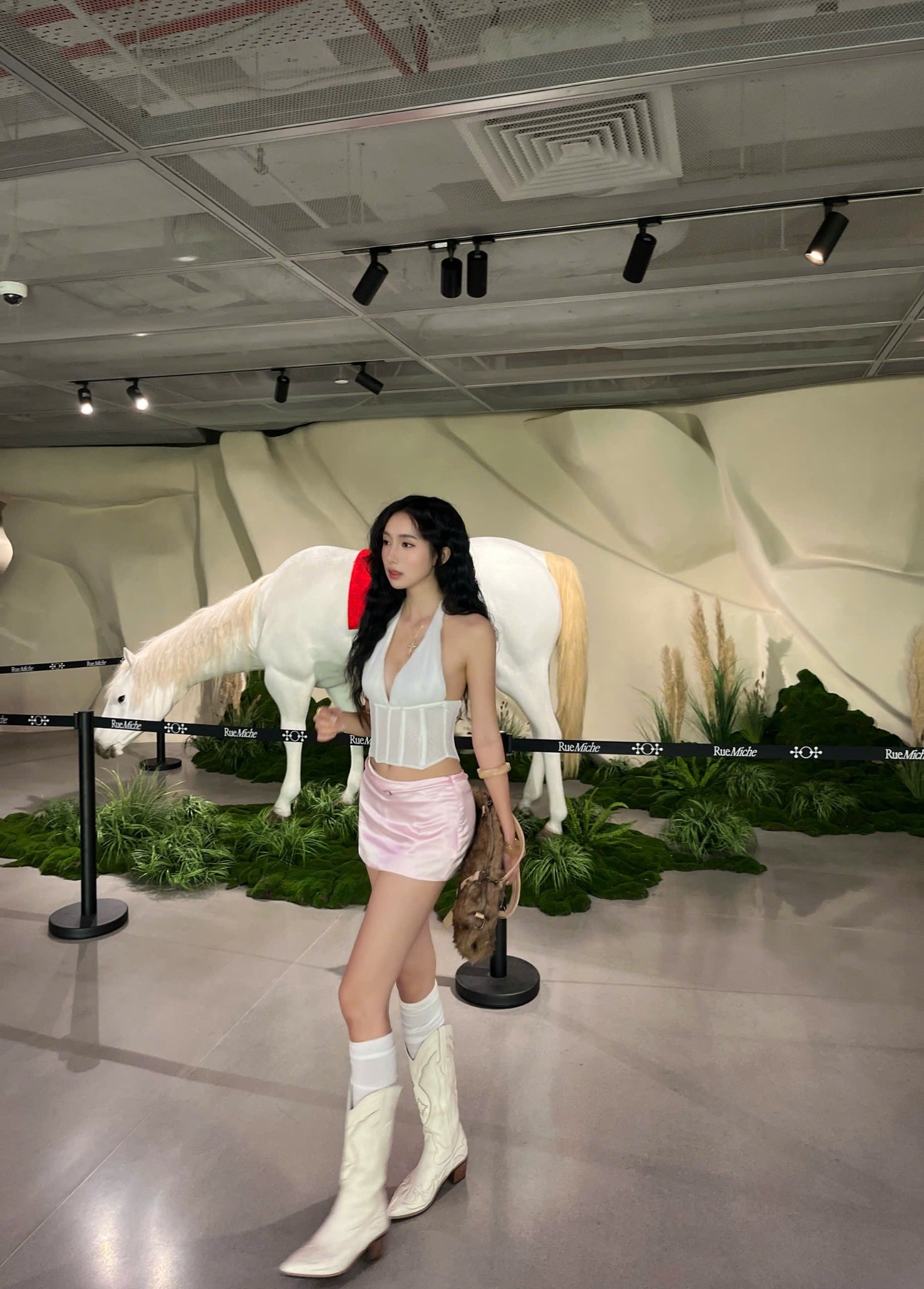  Chân váy lụa ngắn chữ a QUEENCI - KILLSYSTEM 