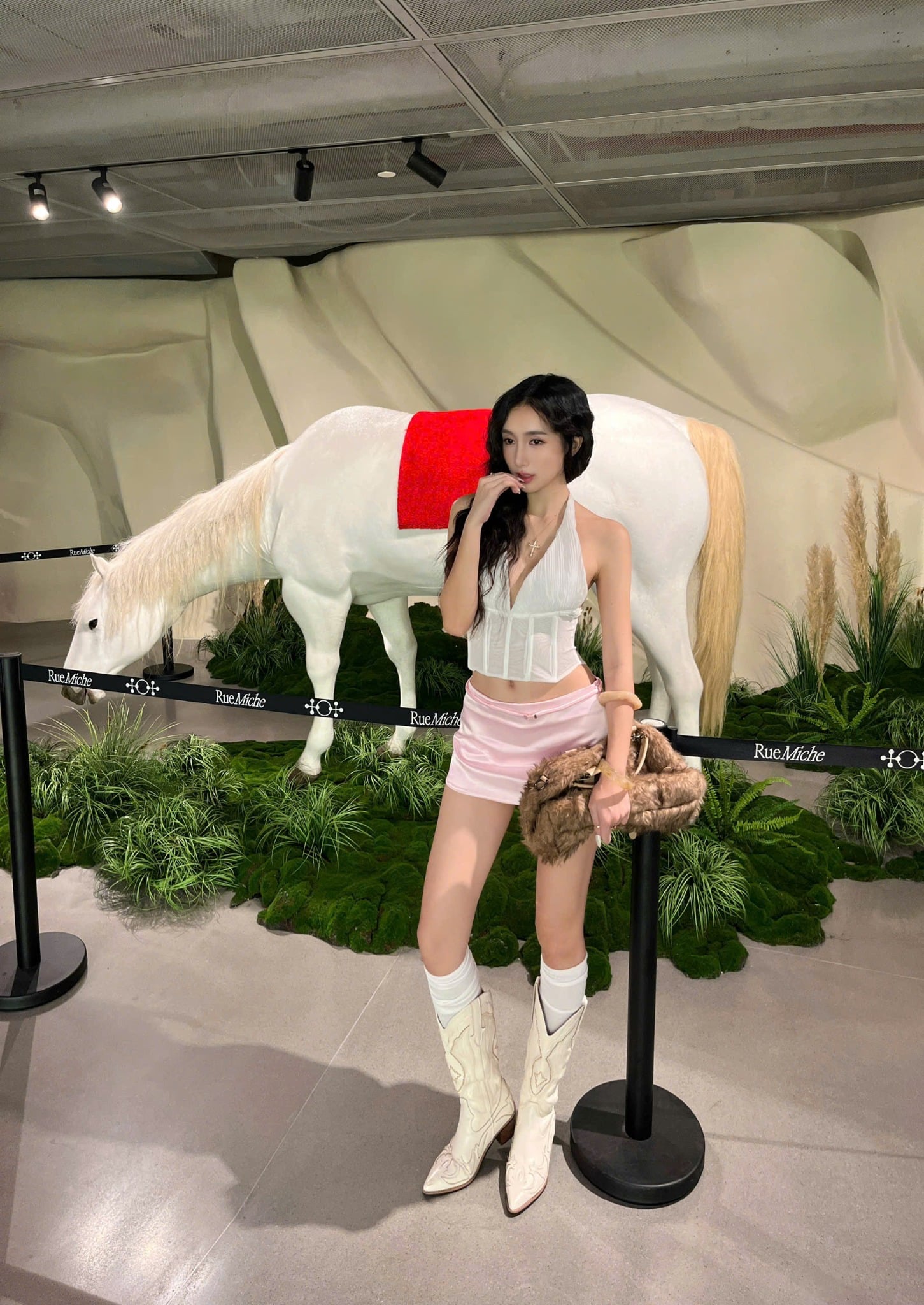  Chân váy lụa ngắn chữ a QUEENCI - KILLSYSTEM 