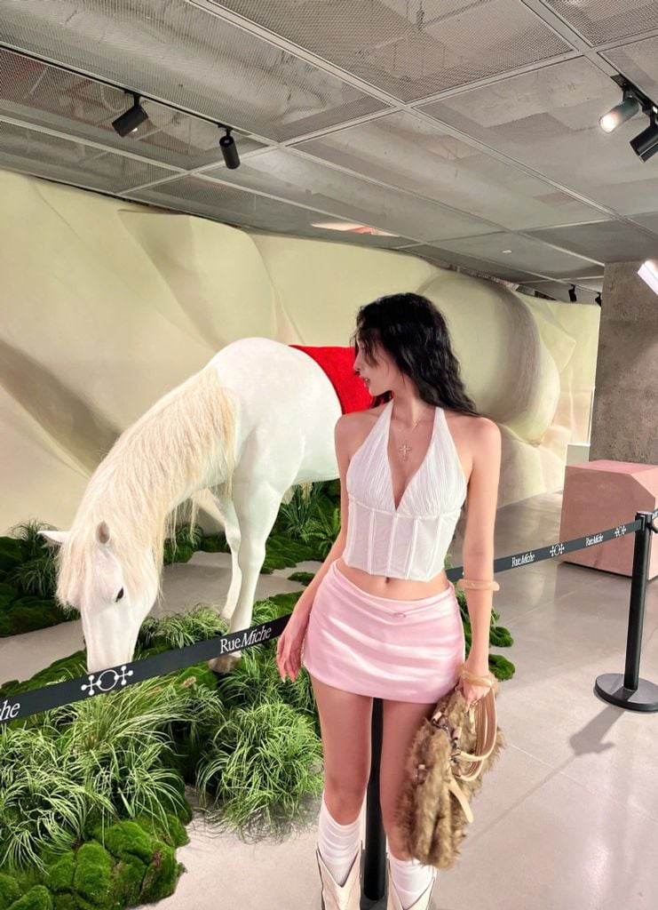  Chân váy lụa ngắn chữ a QUEENCI - KILLSYSTEM 