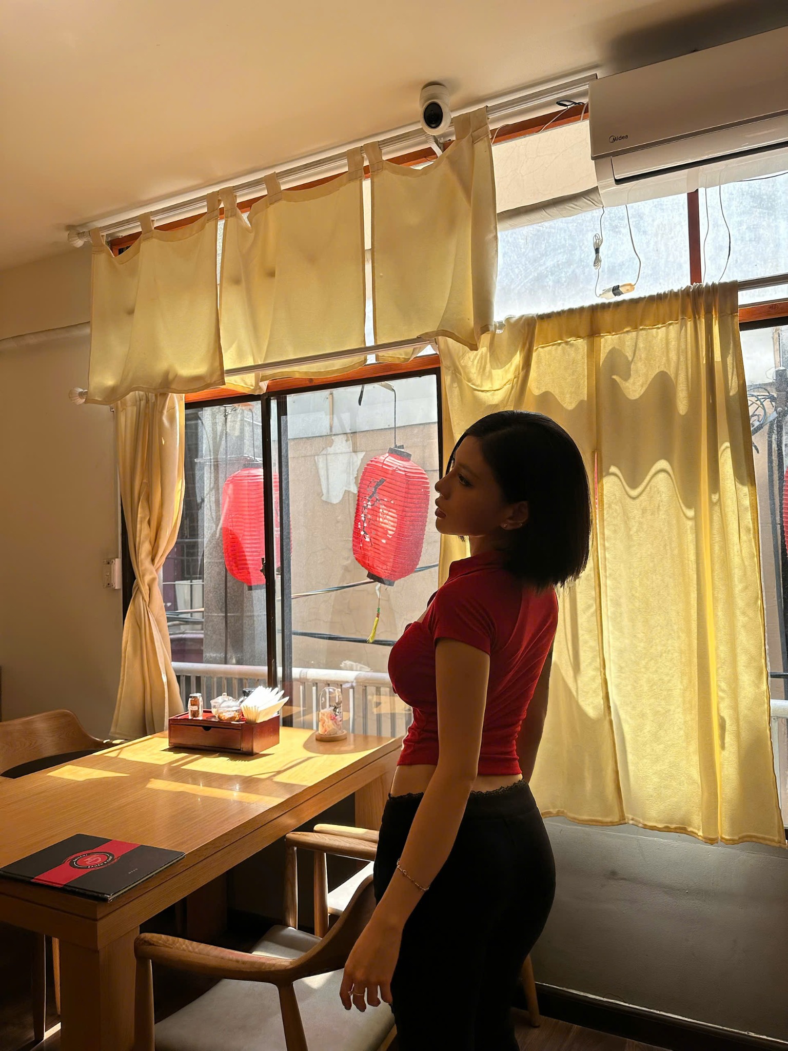  Áo kiểu khoét ngực thắt nơ ôm body tôn dáng KATSEYE - KILLSYSTEM 