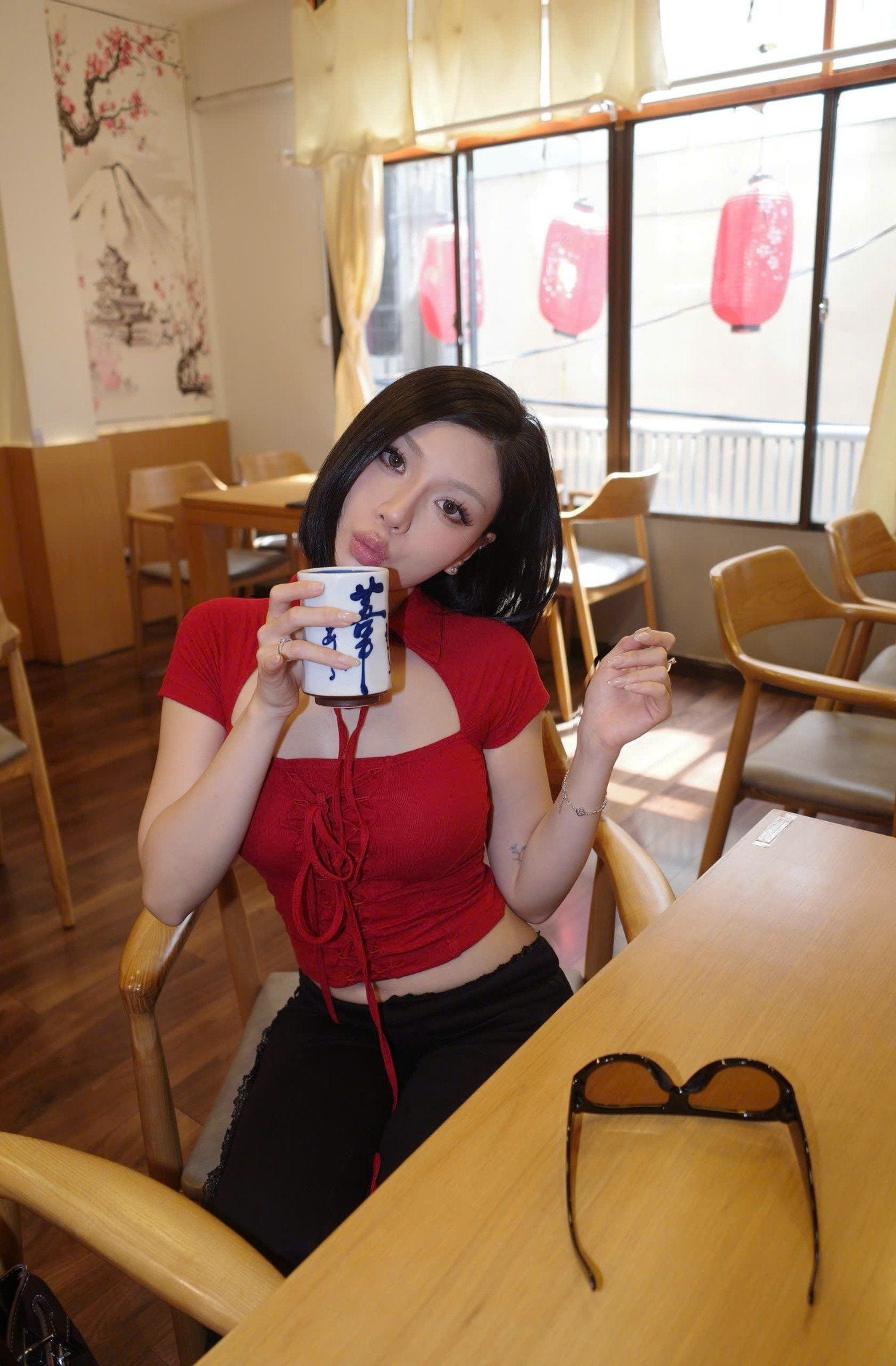  Áo kiểu khoét ngực thắt nơ ôm body tôn dáng KATSEYE - KILLSYSTEM 