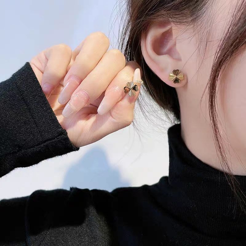  Hoa tai titan Clover 2 