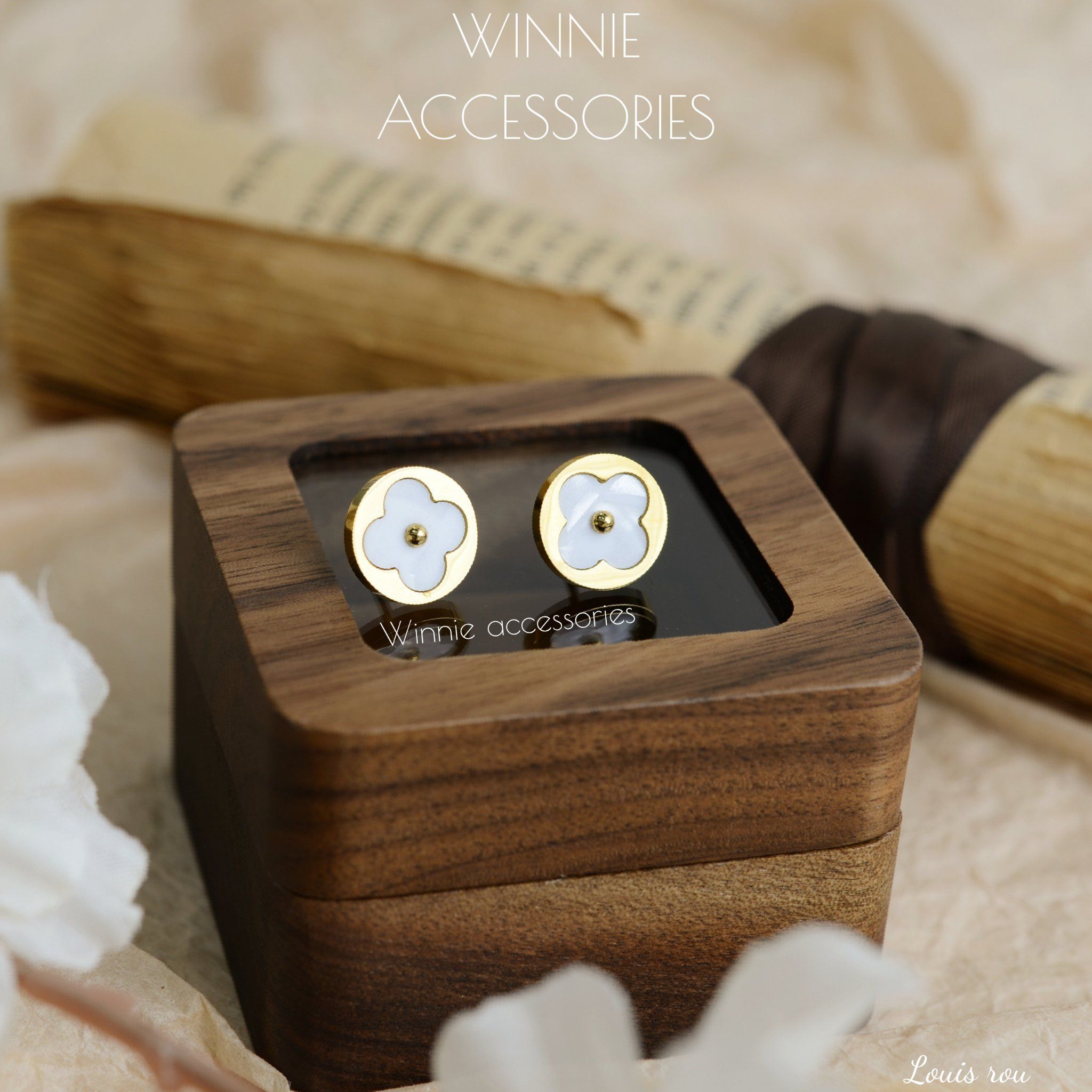  Hoa tai titan Louis Rou 