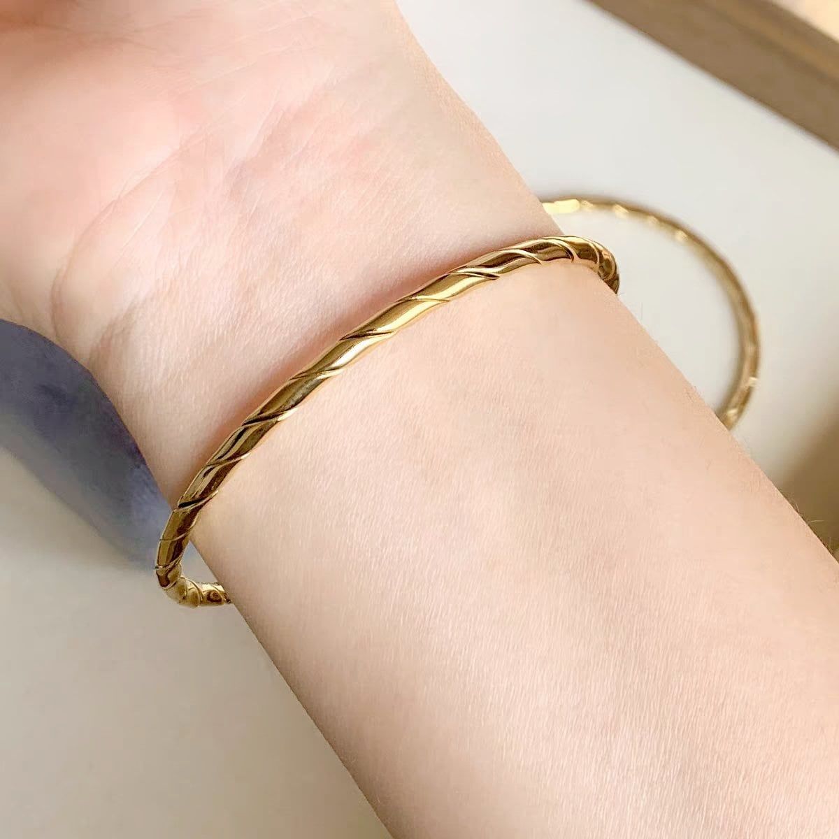  Vòng tay Titan Xoắn chéo 